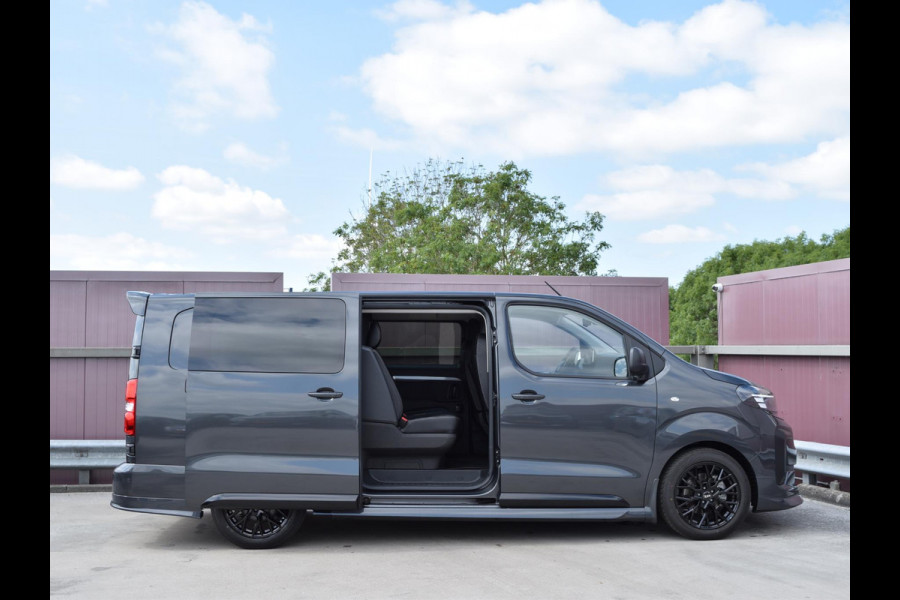 Opel Vivaro-e Dubbele Cabine 75kWh | STX Sport | Mooiste  bus van NL (!) | Lederen bekleding | Spoilerpakket | 18 inch Lichtmetalen velgen | Dynamic Comfort NAV Pakket | Winterpakket | 2x schuifdeur | Betimmering | Comfortstoelen |