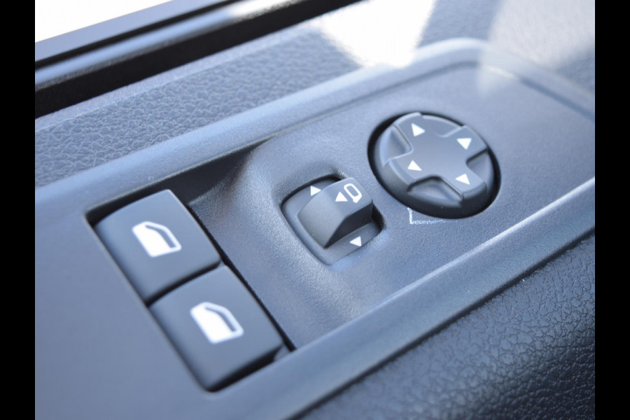 Opel Vivaro-e Dubbele Cabine 75kWh | STX Sport | Mooiste  bus van NL (!) | Lederen bekleding | Spoilerpakket | 18 inch Lichtmetalen velgen | Dynamic Comfort NAV Pakket | Winterpakket | 2x schuifdeur | Betimmering | Comfortstoelen |