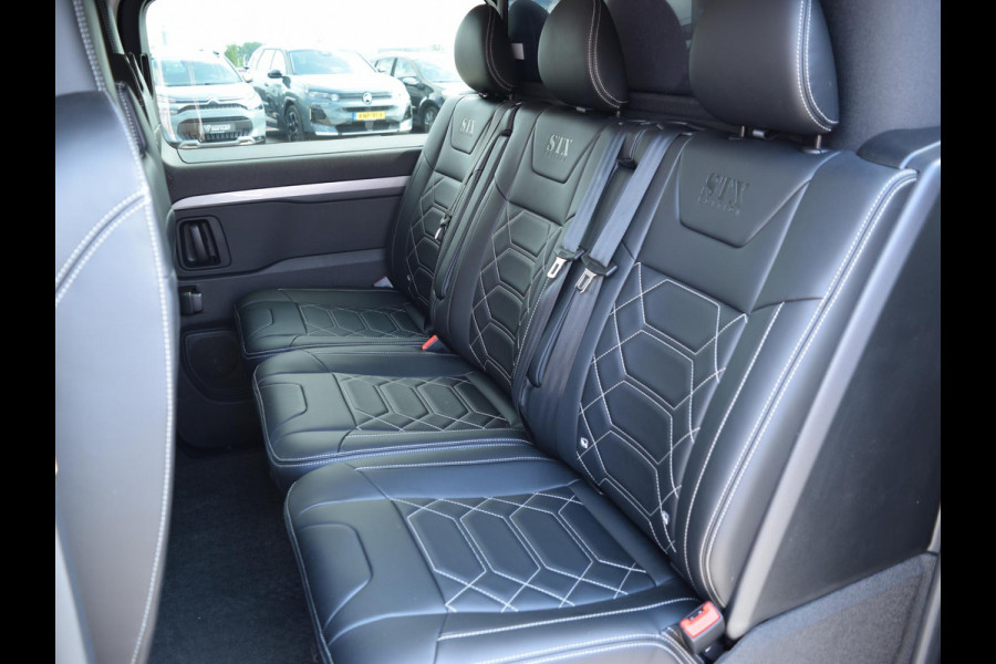 Opel Vivaro-e Dubbele Cabine 75kWh | STX Sport | Mooiste  bus van NL (!) | Lederen bekleding | Spoilerpakket | 18 inch Lichtmetalen velgen | Dynamic Comfort NAV Pakket | Winterpakket | 2x schuifdeur | Betimmering | Comfortstoelen |