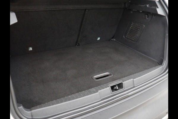 Renault Captur 1.3 TCe Intens | Stoelverwarming | Camera | Park assist | Cruise control | Carplay | Climate control | Dodehoek detectie | Navigatie | Full LED