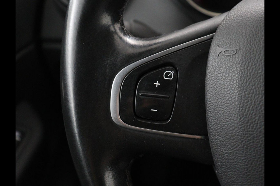 Renault Captur 1.3 TCe Intens | Stoelverwarming | Camera | Park assist | Cruise control | Carplay | Climate control | Dodehoek detectie | Navigatie | Full LED