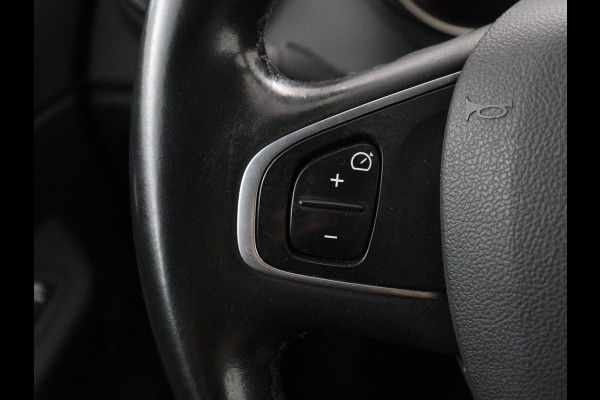 Renault Captur 1.3 TCe Intens | Stoelverwarming | Camera | Park assist | Cruise control | Carplay | Climate control | Dodehoek detectie | Navigatie | Full LED