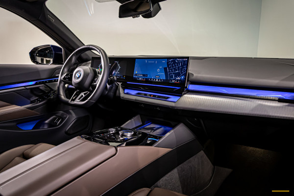 BMW 5 Serie Touring 530e|M-sport|Pano|Fiscaal aantrekkelijk