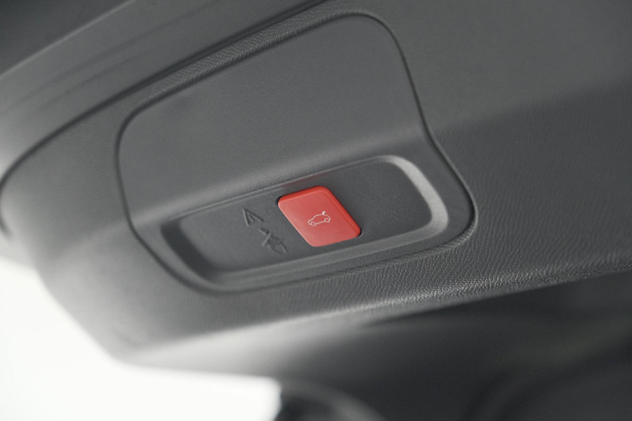 Peugeot 408 1.2 Hybrid 136 e-DCS6 GT | 360 Camera | Elektrische kofferklep | Dodehoekdetectie | Alcantara Stoelen