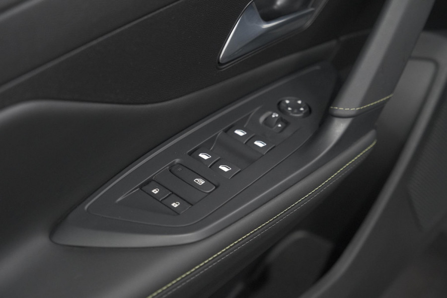 Peugeot 408 1.2 Hybrid 136 e-DCS6 GT | 360 Camera | Elektrische kofferklep | Dodehoekdetectie | Alcantara Stoelen