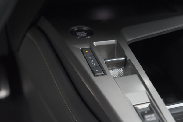 Peugeot 408 1.2 Hybrid 136 e-DCS6 GT | 360 Camera | Elektrische kofferklep | Dodehoekdetectie | Alcantara Stoelen