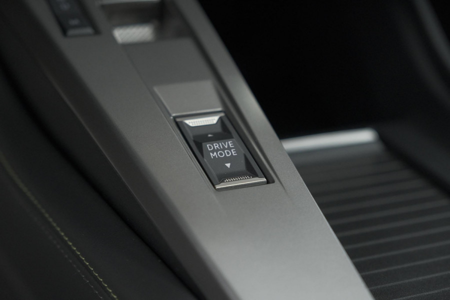 Peugeot 408 1.2 Hybrid 136 e-DCS6 GT | 360 Camera | Elektrische kofferklep | Dodehoekdetectie | Alcantara Stoelen