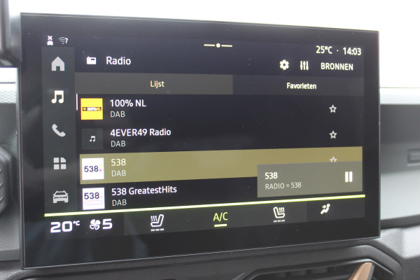 Dacia Duster 1.2-130pk TCe Mild-Hybrid Extreme. Stoere SUV ! Slechts 16.000km ! Autm. airco, LED verl., 360gr. camera, parkeersensoren v+a, stoelverw., cruise control, dodehoek ass., telefoonvoorb., navigatie by Apple carplay / Android auto etc.