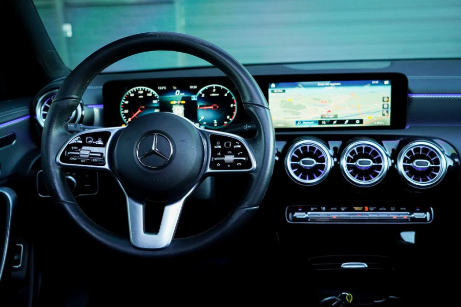 Mercedes-Benz CLA-Klasse Shooting Brake 180 d / Aut / Pano / Sfeerverlichting / Leder