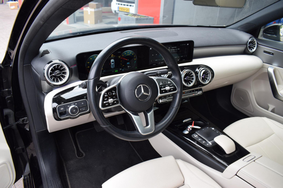 Mercedes-Benz A-Klasse 250 e Business Solution Luxury Limited | Pano | Leer | Burmester | Stoelverwarming