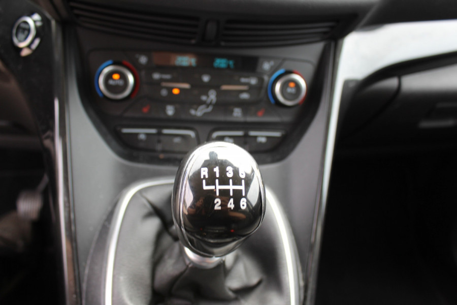 Ford Kuga 1.5 EcoBoost ST Line multimedia navi trekhaak keyless clima vol opties