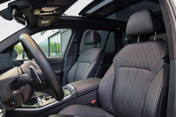 BMW X5 xDrive50e | BTW | SKYLOUNGE | 22 INCH | COMFORTSTOELEN | H/K | ACC | HUD |