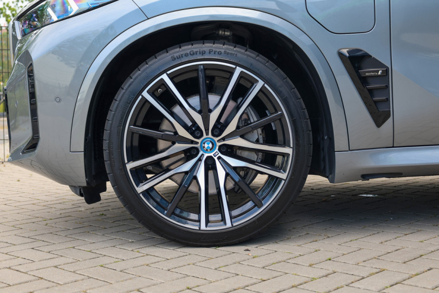 BMW X5 xDrive50e | BTW | SKYLOUNGE | 22 INCH | COMFORTSTOELEN | H/K | ACC | HUD |