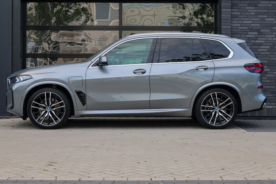 BMW X5 xDrive50e | BTW | SKYLOUNGE | 22 INCH | COMFORTSTOELEN | H/K | ACC | HUD |