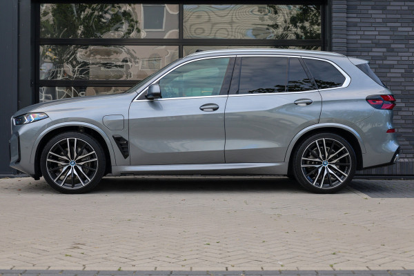 BMW X5 xDrive50e | BTW | SKYLOUNGE | 22 INCH | COMFORTSTOELEN | H/K | ACC | HUD |