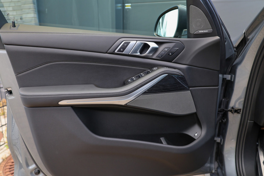 BMW X5 xDrive50e | BTW | SKYLOUNGE | 22 INCH | COMFORTSTOELEN | H/K | ACC | HUD |