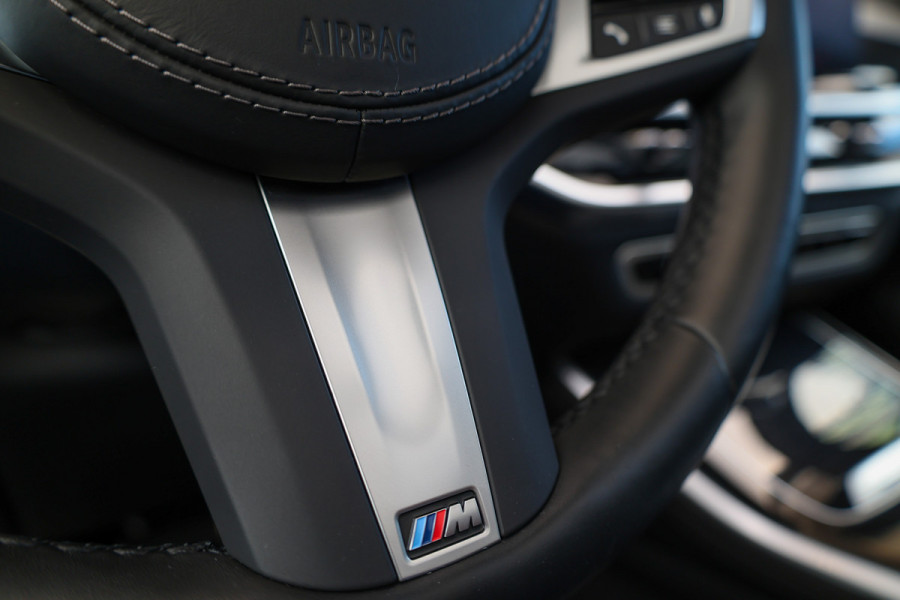 BMW X5 xDrive50e | BTW | SKYLOUNGE | 22 INCH | COMFORTSTOELEN | H/K | ACC | HUD |