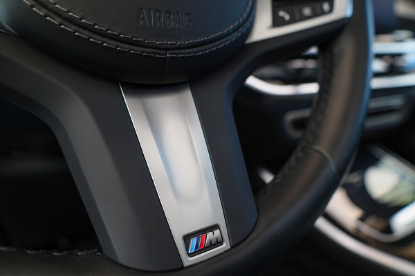 BMW X5 xDrive50e | BTW | SKYLOUNGE | 22 INCH | COMFORTSTOELEN | H/K | ACC | HUD |