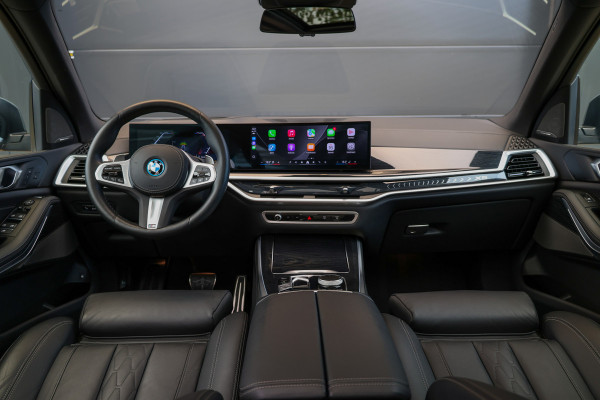 BMW X5 xDrive50e | BTW | SKYLOUNGE | 22 INCH | COMFORTSTOELEN | H/K | ACC | HUD |