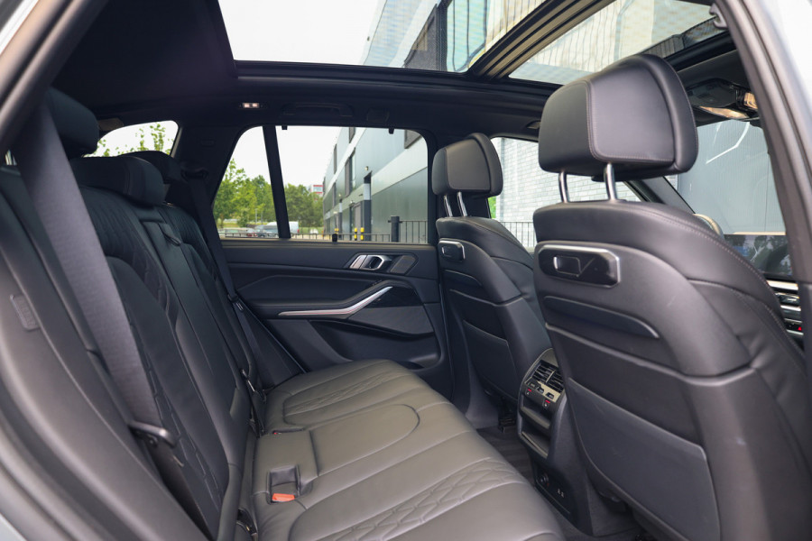 BMW X5 xDrive50e | BTW | SKYLOUNGE | 22 INCH | COMFORTSTOELEN | H/K | ACC | HUD |