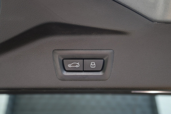 BMW X5 xDrive50e | BTW | SKYLOUNGE | 22 INCH | COMFORTSTOELEN | H/K | ACC | HUD |