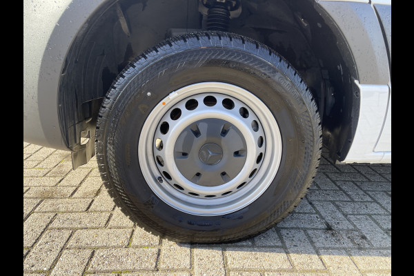 Mercedes-Benz Sprinter 317 1.9 CDI 170pk L2H2 DC 7 persoons / rijklaar € 37.950 ex btw / lease vanaf € 936 / climate control / trekhaak 3500 kg optie / achteruit rijcamera !