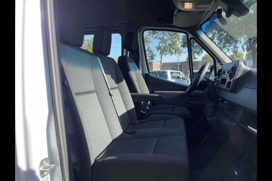 Mercedes-Benz Sprinter 317 1.9 CDI 170pk L2H2 DC 7 persoons / rijklaar € 37.950 ex btw / lease vanaf € 936 / climate control / trekhaak 3500 kg optie / achteruit rijcamera !