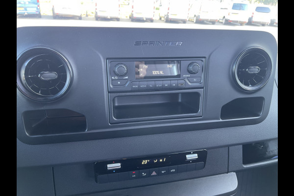 Mercedes-Benz Sprinter 317 1.9 CDI 170pk L2H2 DC 7 persoons / rijklaar € 37.950 ex btw / lease vanaf € 936 / climate control / trekhaak 3500 kg optie / achteruit rijcamera !