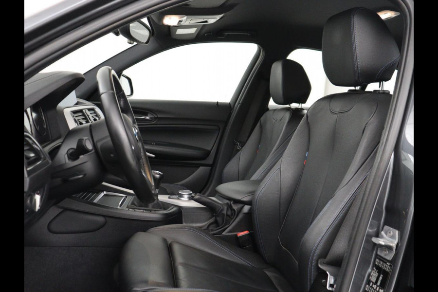 BMW 1-serie 118i High Executive M-SPORT | Leder | Full LED | Climate control | Stoelverwarming | Park assist | Cruise control | DAB | Bluetooth | Sfeerverlichting |