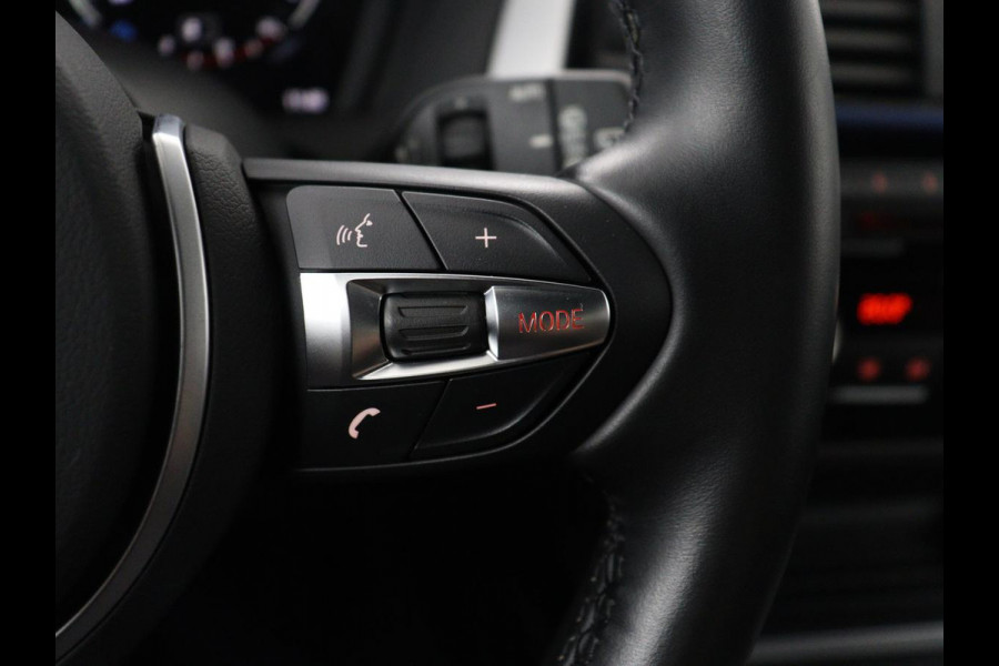 BMW 1-serie 118i High Executive M-SPORT | Leder | Full LED | Climate control | Stoelverwarming | Park assist | Cruise control | DAB | Bluetooth | Sfeerverlichting |