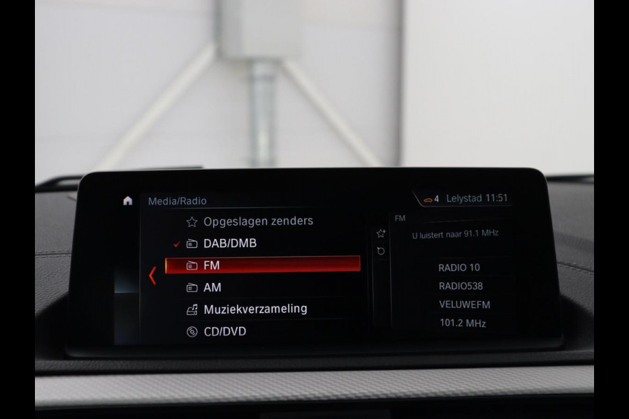 BMW 1-serie 118i High Executive M-SPORT | Leder | Full LED | Climate control | Stoelverwarming | Park assist | Cruise control | DAB | Bluetooth | Sfeerverlichting |