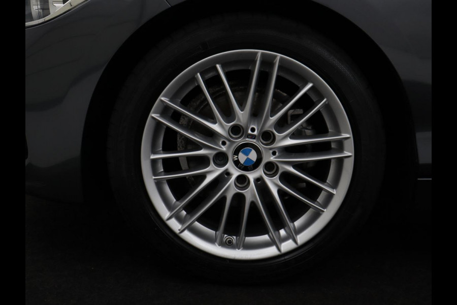 BMW 1-serie 118i High Executive M-SPORT | Leder | Full LED | Climate control | Stoelverwarming | Park assist | Cruise control | DAB | Bluetooth | Sfeerverlichting |