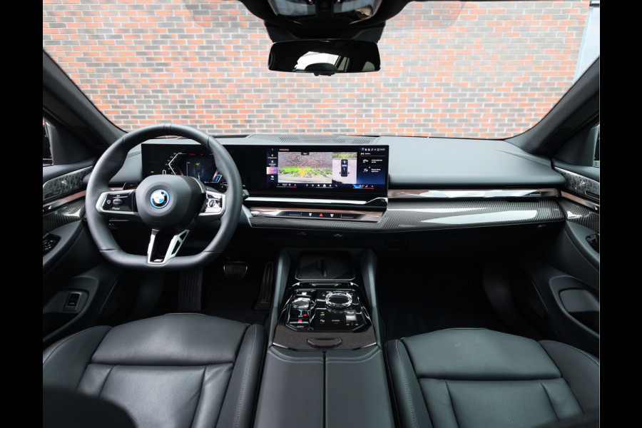 BMW 5 Serie Touring 550e xDrive | M Performance - Pano - B&W