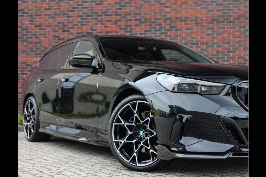 BMW 5 Serie Touring 550e xDrive | M Performance - Pano - B&W