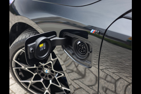 BMW 5 Serie Touring 550e xDrive | M Performance - Pano - B&W