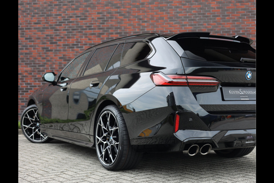 BMW 5 Serie Touring 550e xDrive | M Performance - Pano - B&W