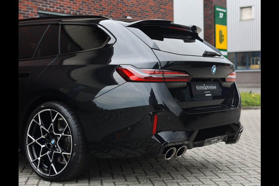 BMW 5 Serie Touring 550e xDrive | M Performance - Pano - B&W