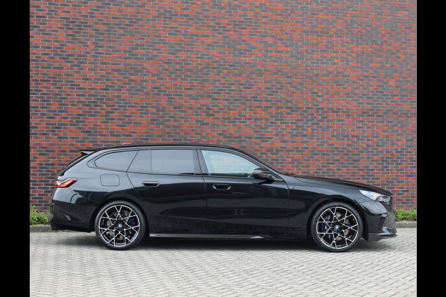 BMW 5 Serie Touring 550e xDrive | M Performance - Pano - B&W