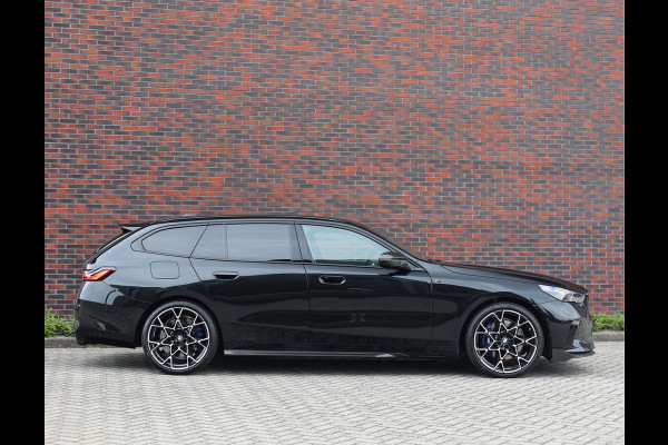 BMW 5 Serie Touring 550e xDrive | M Performance - Pano - B&W