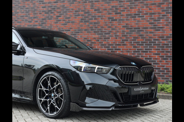 BMW 5 Serie Touring 550e xDrive | M Performance - Pano - B&W