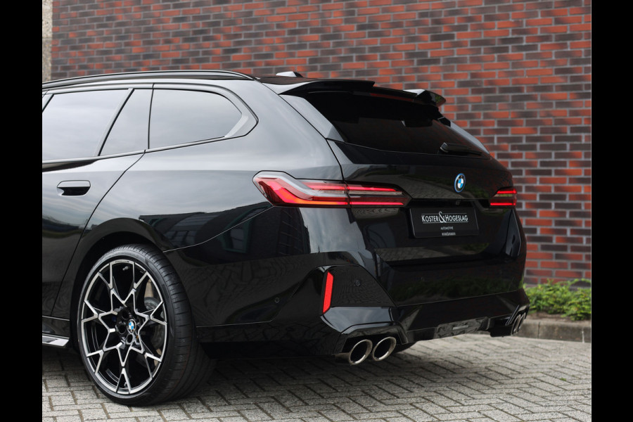 BMW 5 Serie Touring 550e xDrive | M Performance - Pano - B&W