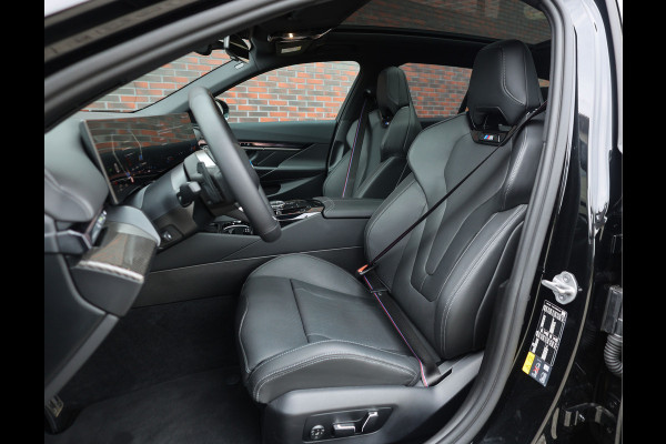 BMW 5 Serie Touring 550e xDrive | M Performance - Pano - B&W