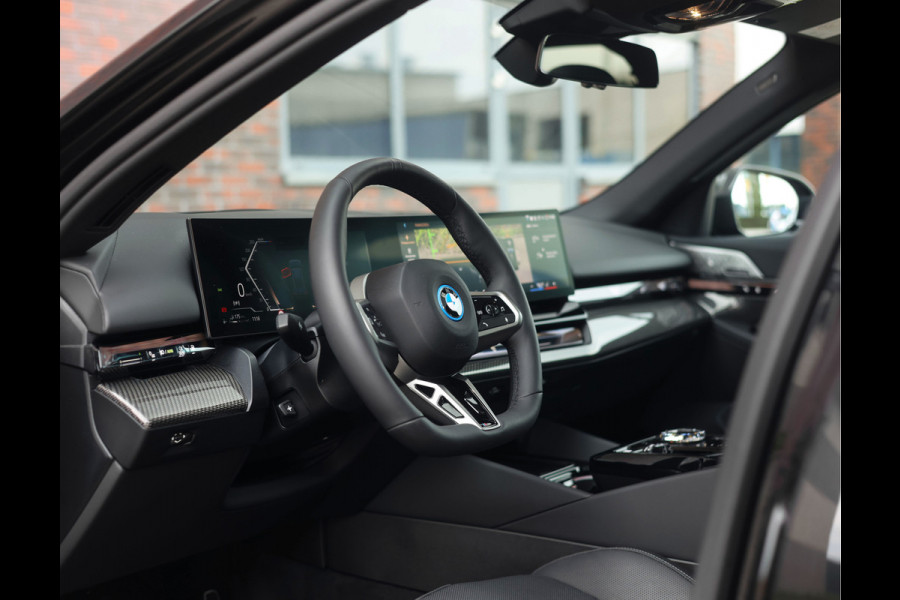 BMW 5 Serie Touring 550e xDrive | M Performance - Pano - B&W