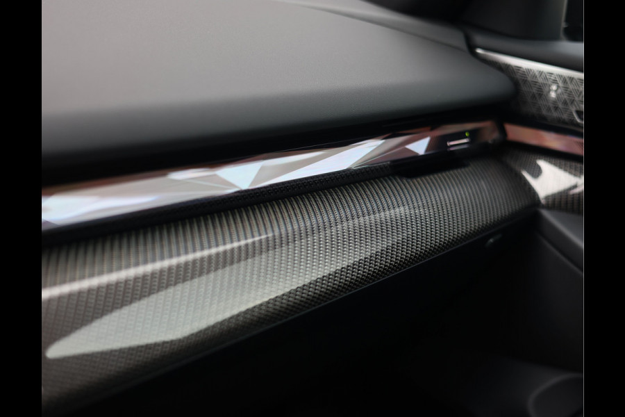 BMW 5 Serie Touring 550e xDrive | M Performance - Pano - B&W