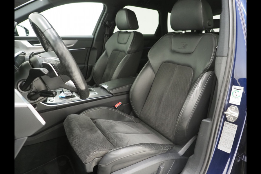 Audi A6 Avant 55 TFSI e quattro Competition Full Black | Leder/Alcantara | Trekhaak | Adaptive Cruise | Keyless | Camera | Memory | Carplay