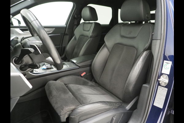 Audi A6 Avant 55 TFSI e quattro Competition Full Black | Leder/Alcantara | Trekhaak | Adaptive Cruise | Keyless | Camera | Memory | Carplay
