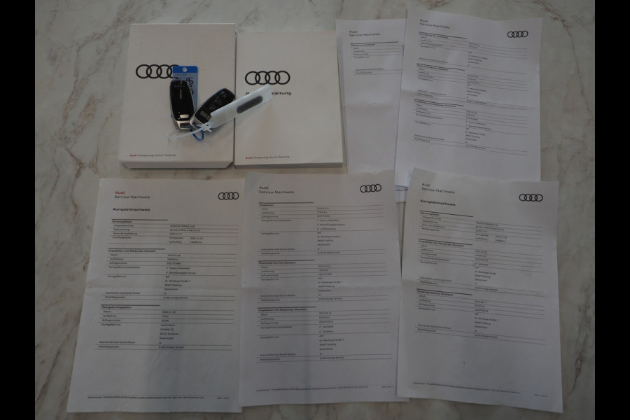 Audi A6 Avant 55 TFSI e quattro Competition Full Black | Leder/Alcantara | Trekhaak | Adaptive Cruise | Keyless | Camera | Memory | Carplay