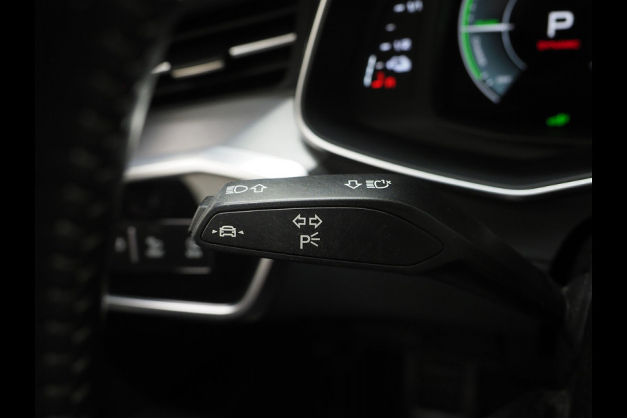 Audi A6 Avant 55 TFSI e quattro Competition Full Black | Leder/Alcantara | Trekhaak | Adaptive Cruise | Keyless | Camera | Memory | Carplay