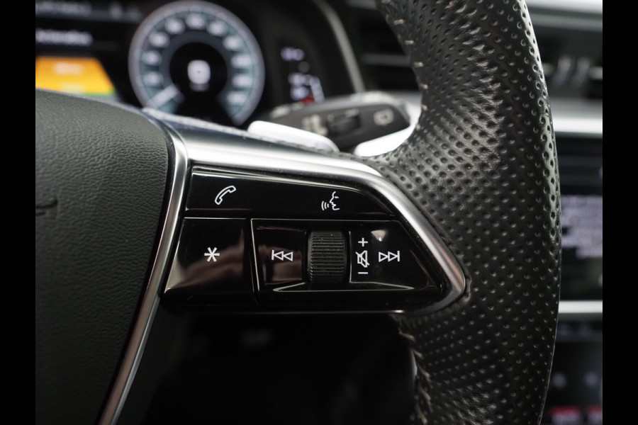 Audi A6 Avant 55 TFSI e quattro Competition Full Black | Leder/Alcantara | Trekhaak | Adaptive Cruise | Keyless | Camera | Memory | Carplay