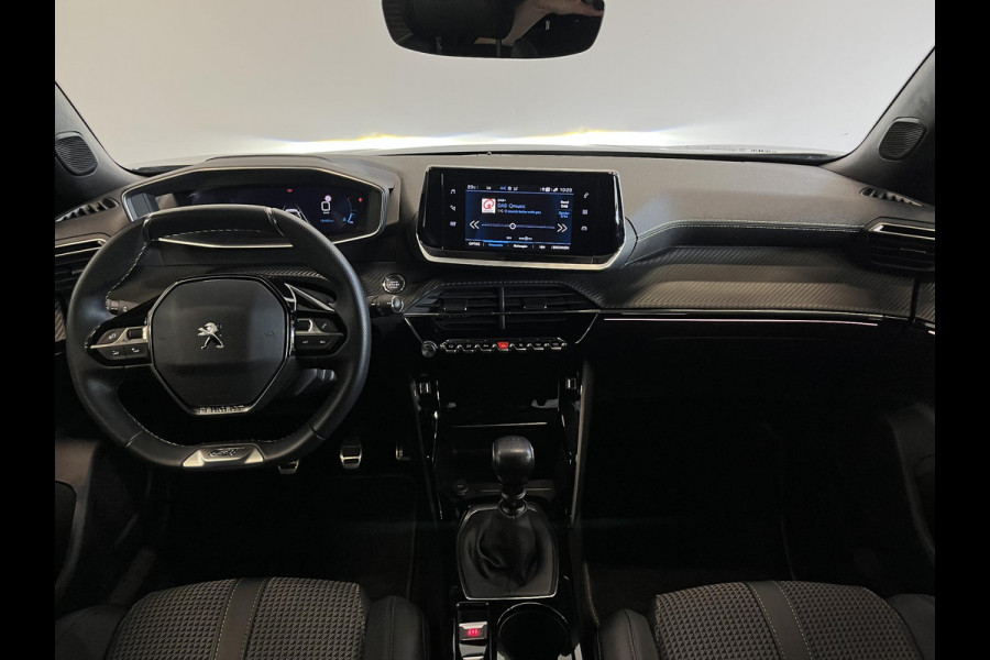 Peugeot 2008 1.2 130pk Turbo GT Climate control Cruise control LED Achteruitrij camera Navigatie Apple Carplay/Android Auto Parkeersensor achter